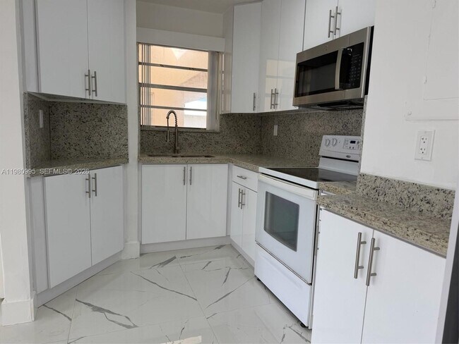 Foto del edificio - 8820 Fontainebleau Blvd