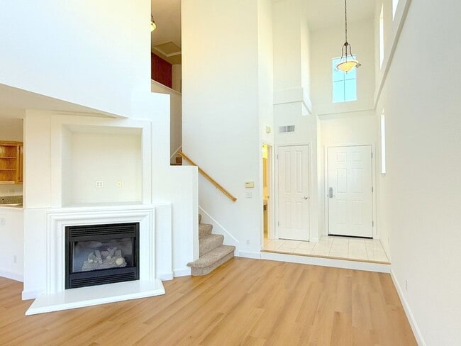 Building Photo - BEAUTIFUL BRIDGES END TOWNHSE, NEAR PARKS, GOLF COURSE, COYOTE CREEK ELEMENTARY !