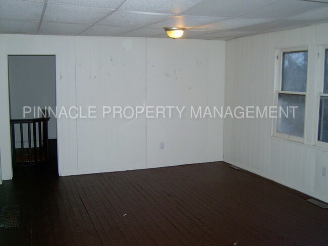 Building Photo - 152 Highland Dr