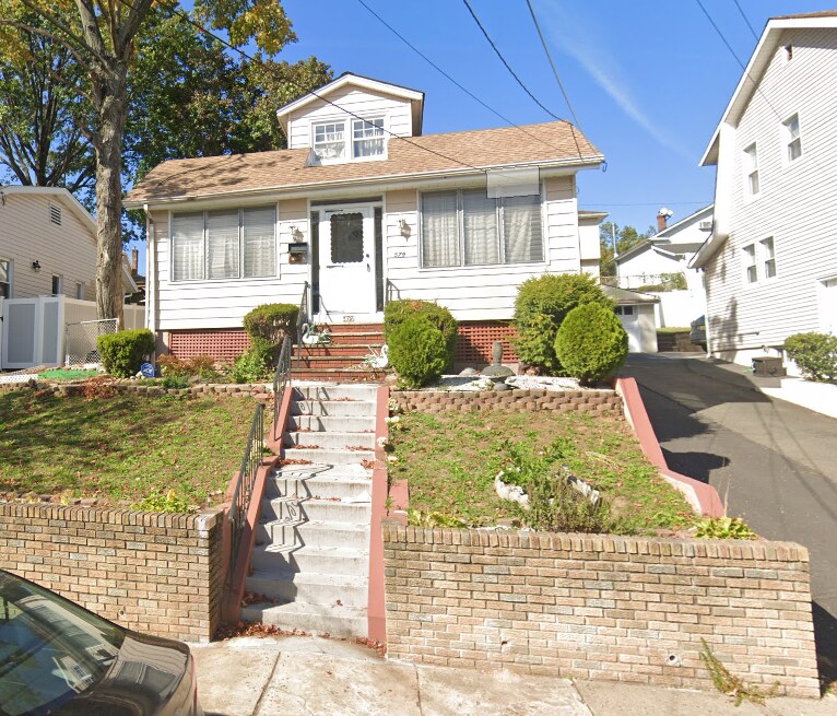 Building Photo - 579 Leo St