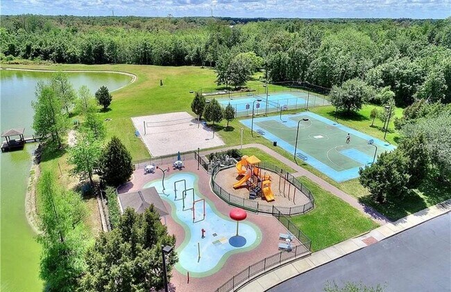 Foto del edificio - 4562 Yellowgold Rd E