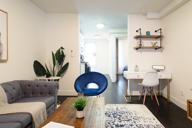 Building Photo - 359 W 39th St