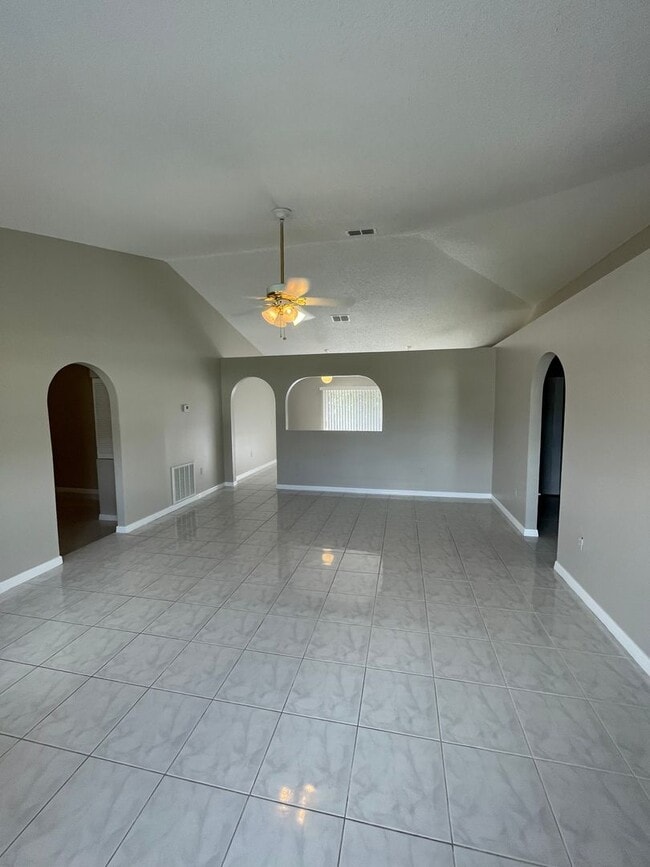 Building Photo - 3/2 Home In Deltona