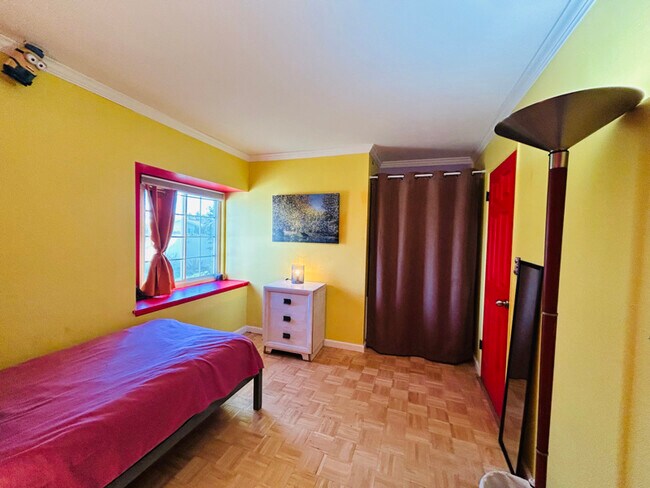 Foto del edificio - 8871 Belmont St