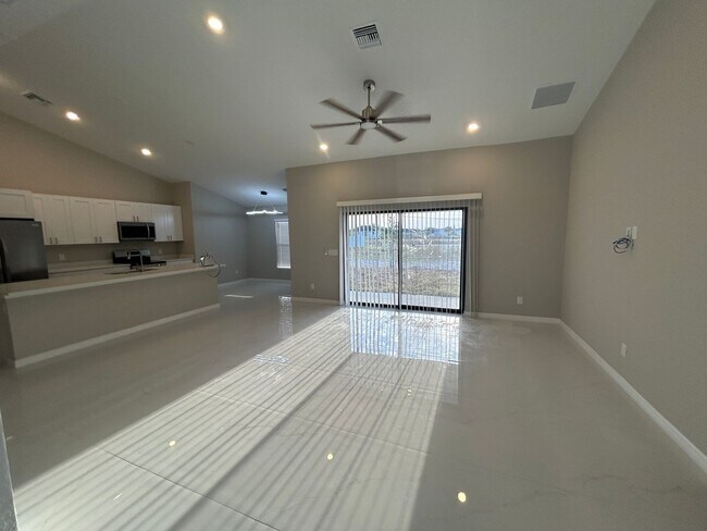 Building Photo - 2601 NE Juanita Pl