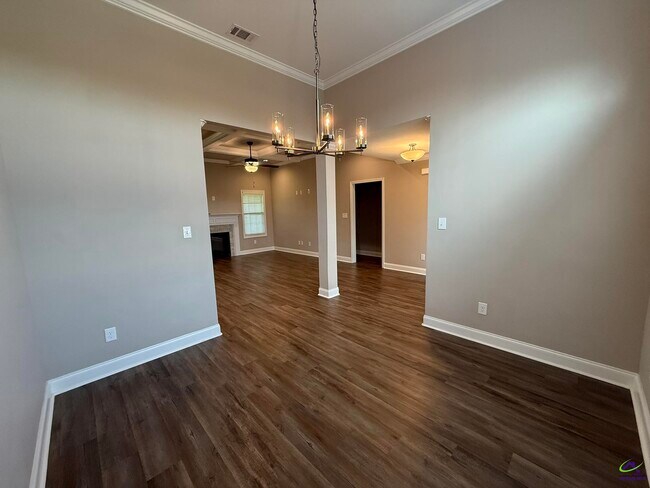 Foto del edificio - 313 Creek Ridge Dr