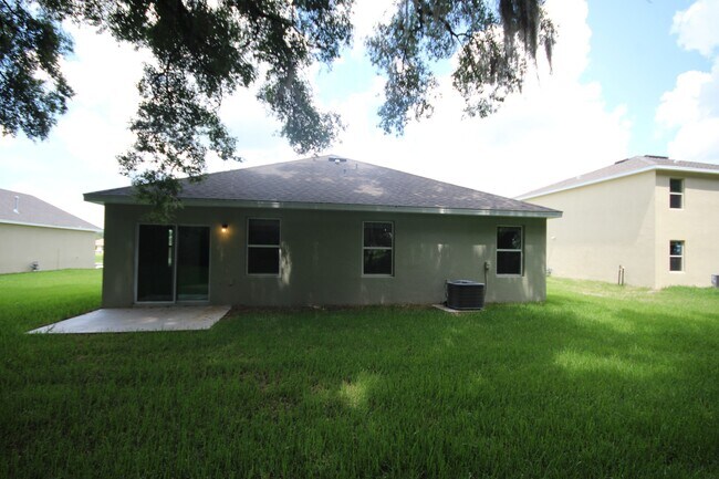 Building Photo - Available now! Amazing 4 Bedroom, 2 Bathro...