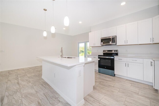 Building Photo - 600 Rosaro Ct