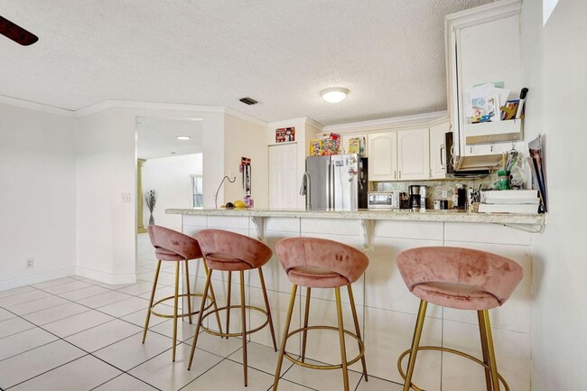 Building Photo - 3385 Seabreeze Ln