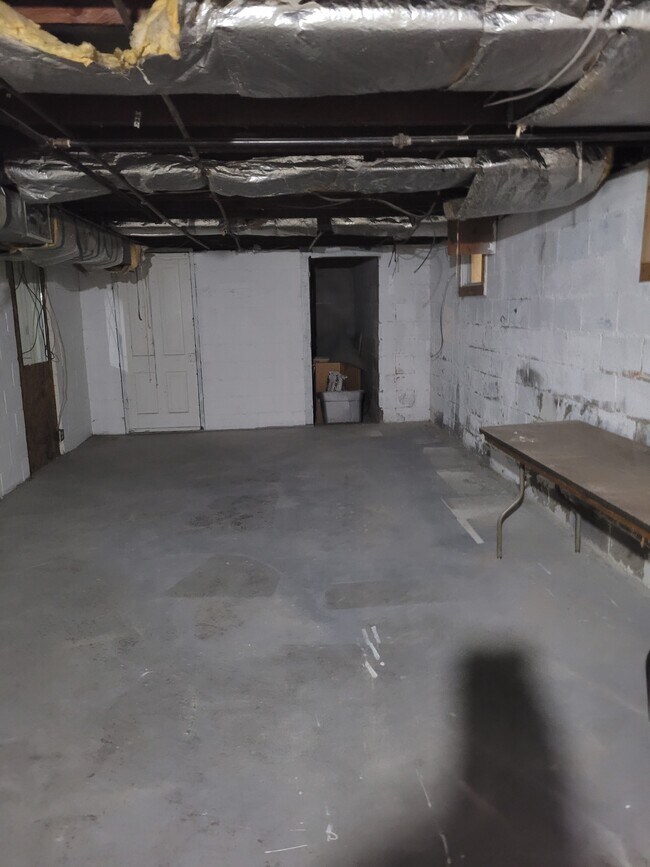 Building Photo - 724 Maple Ave