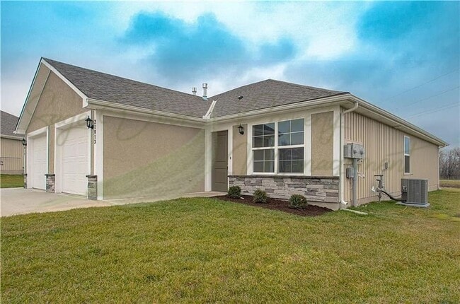 Building Photo - SPACIOUS AND MODERN DUPLEX!!! JANUARY RENT FREE!!!