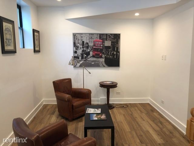 Building Photo - 685.5 W Wrightwood Ave