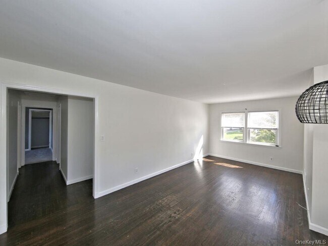 Foto del edificio - 295 Gainsborg Ave E