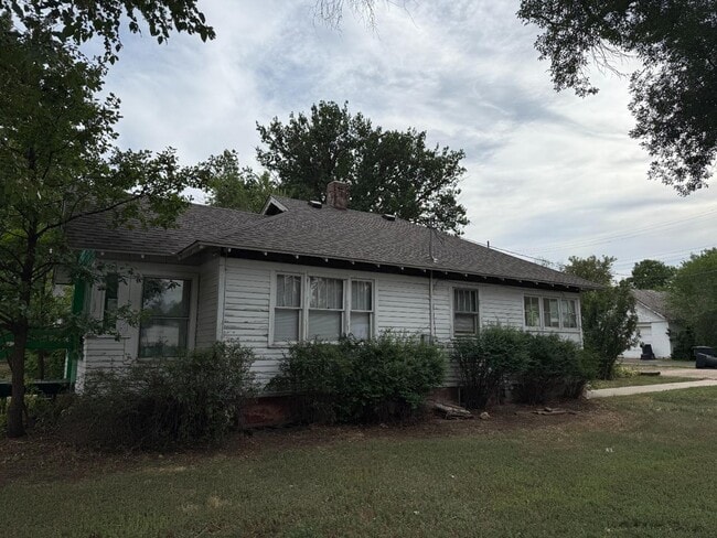 Photo - 945 Coffman St House