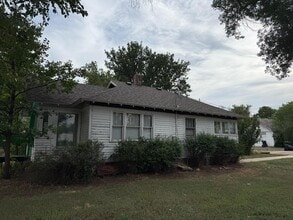 Building Photo - 945 Coffman St