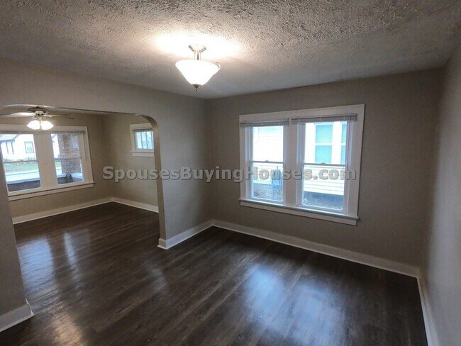Building Photo - 622-624 N Emerson Ave
