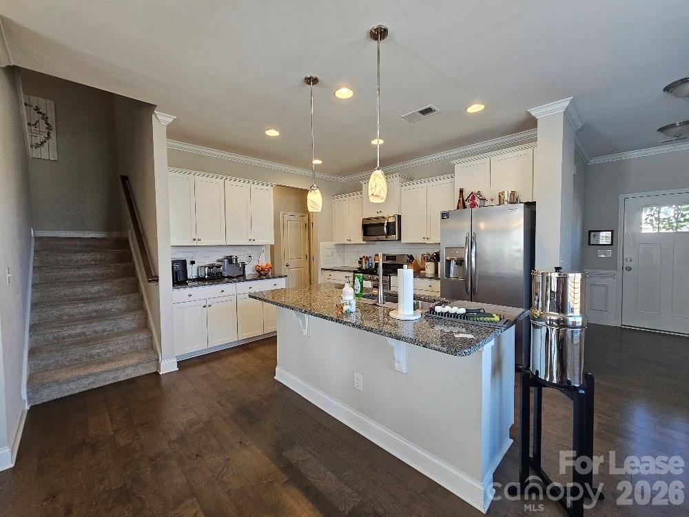 Foto del edificio - 990 Pennington Dr