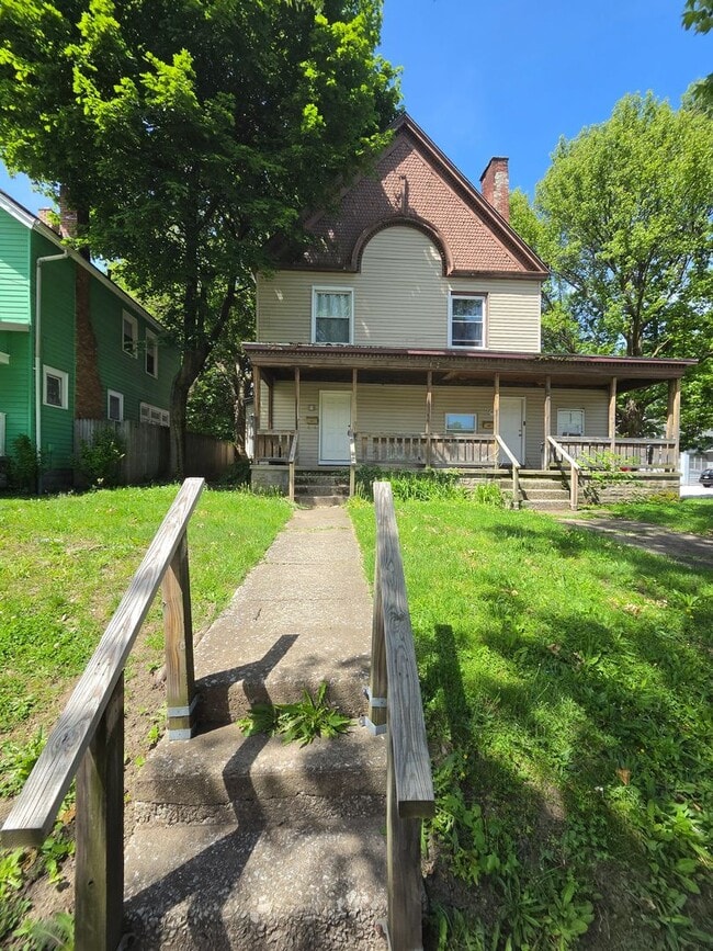 Building Photo - 2402 East Ave