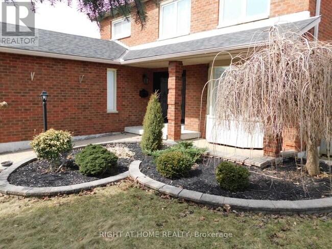 Building Photo - 128 William Stephenson Dr