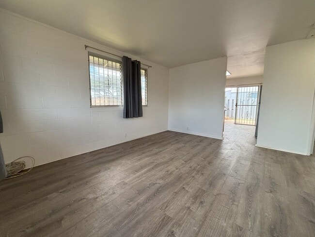 Building Photo - Ewa Apartments (Kulana) 2 Bdrm/1 Bath