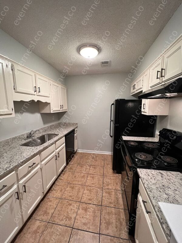 Foto del edificio - 554 Creekwood Cir S