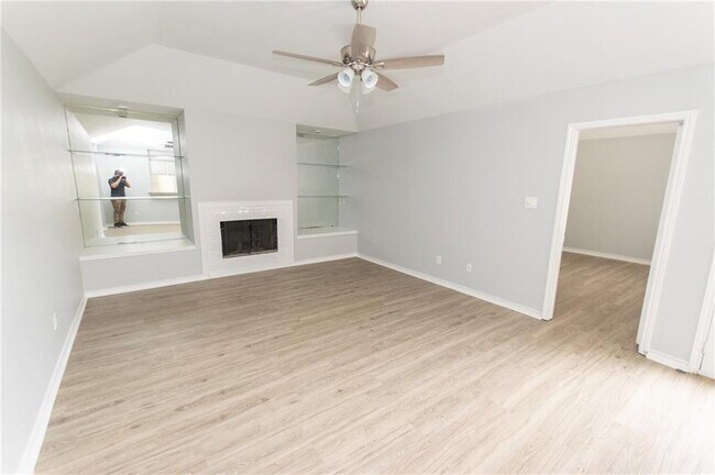 Building Photo - 7209 Mansions Dr