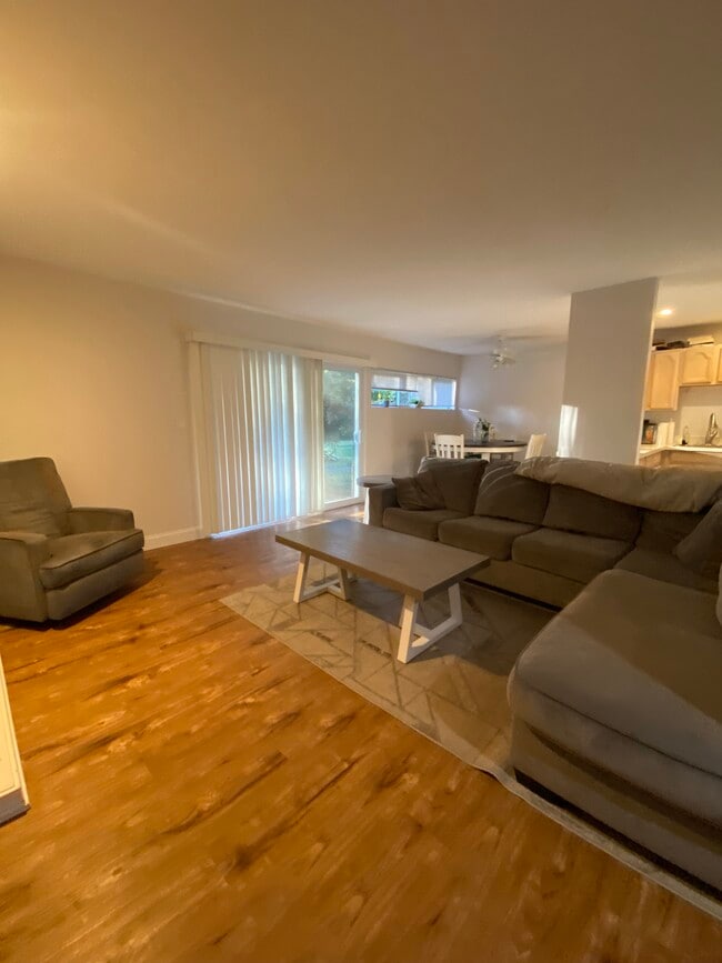 Foto del edificio - 229 Bacon Pond Rd