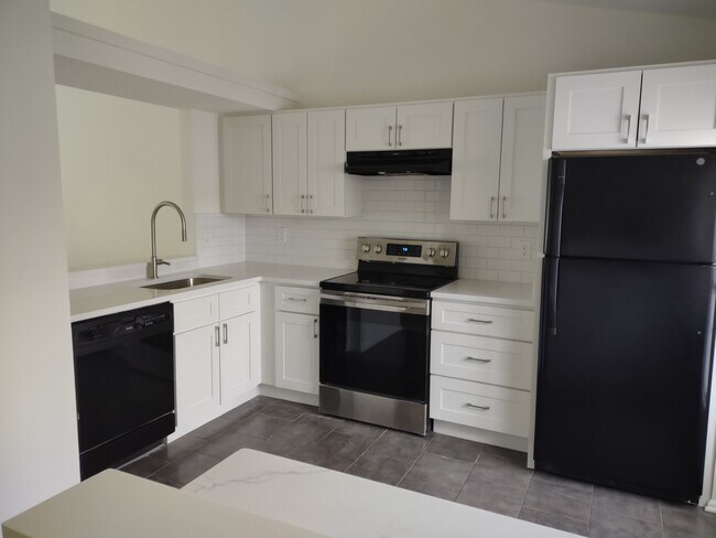 Newly remodeled kitchen - 2803 Yarling Ct