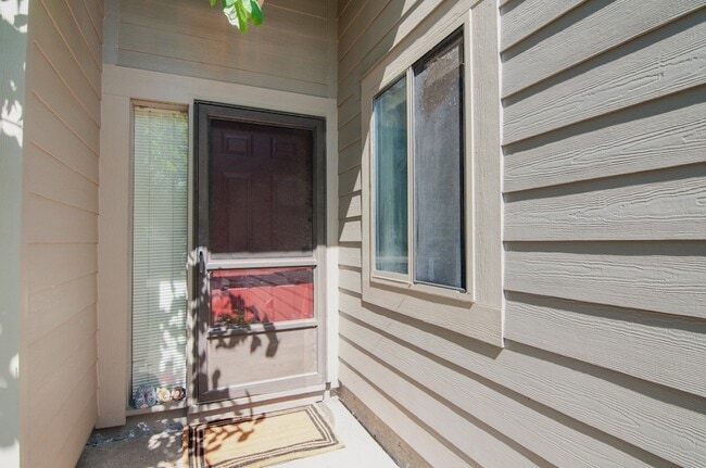 Building Photo - 609 Watersedge Dr