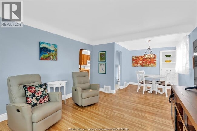 Photo du bâtiment - 3692 McKay Ave