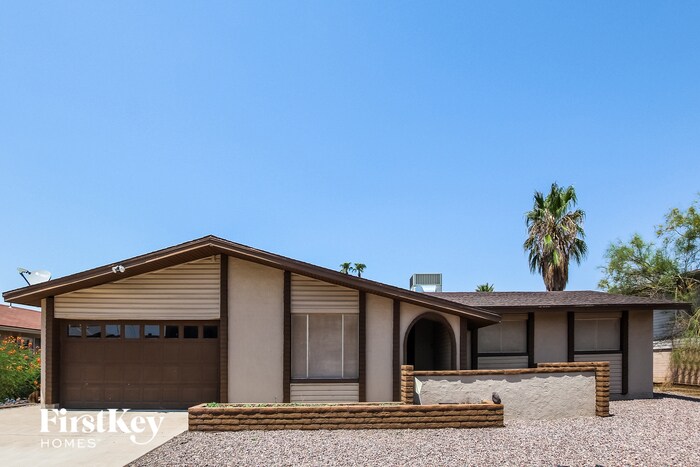 Primary Photo - 4548 W Paradise Dr