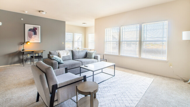 Building Photo - 14320 Mezzaluna Blvd