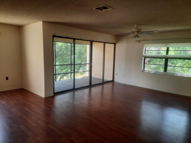 Building Photo - 2050 Oleander Blvd