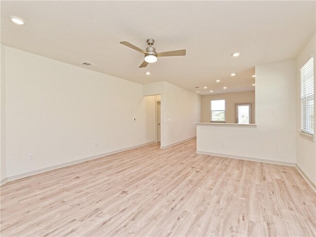 Foto del edificio - 7512 Daves Landing Dr