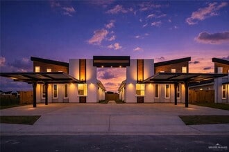 Building Photo - 16 N Onyx Ave