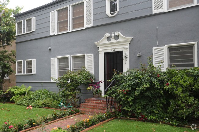 Building Photo - 257 N Swall Dr