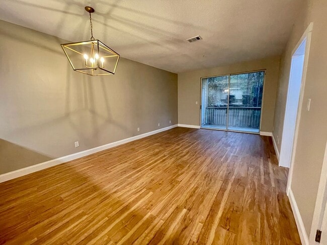 Building Photo - Fully Renovated 2B/2B condo located behind...