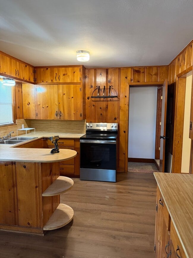 Building Photo - 3 Bedroom 3 Bath on an Acre+ Landlord does...