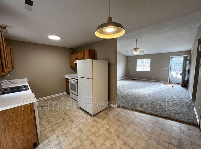 Foto del edificio - 2561 Stratford Lake Rd