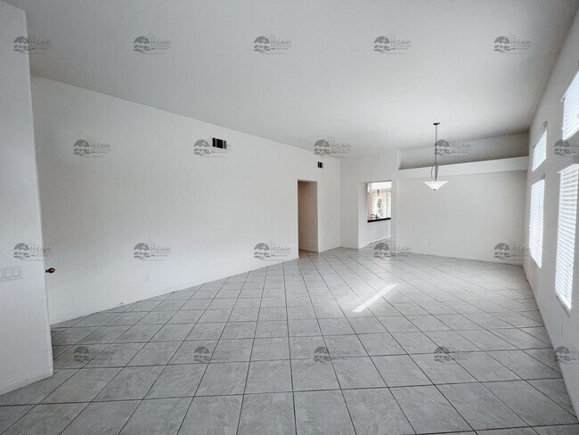 Building Photo - Single story 3Bd/1BA With Panoramic Views!
