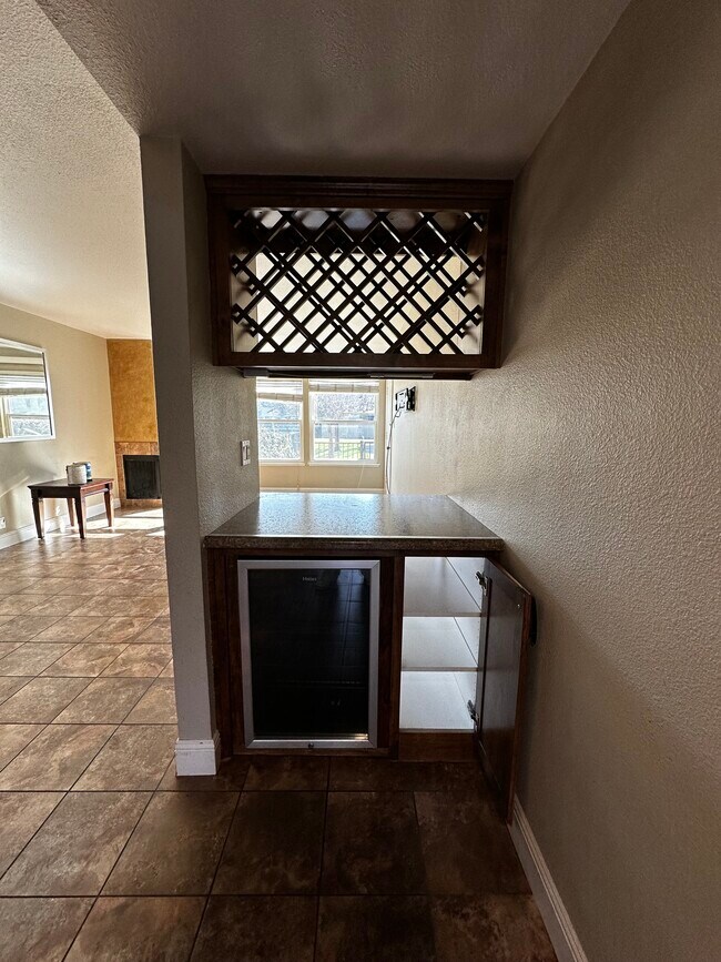 Building Photo - 3722 W Benjamin Holt Dr