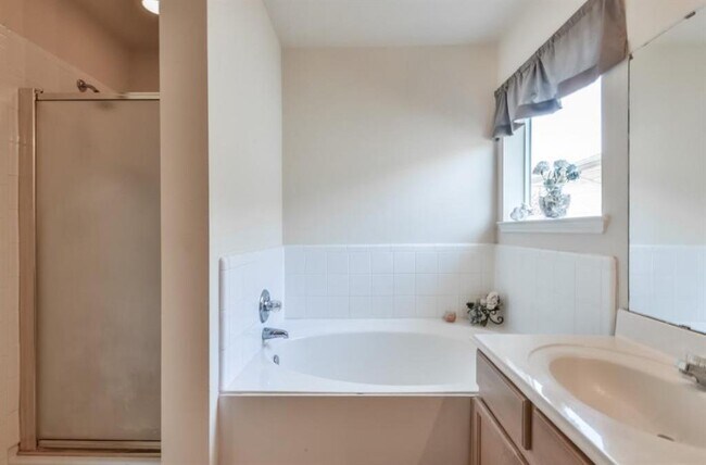 Foto del edificio - 5722 W Harrow Dr