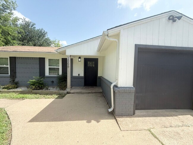 Foto del edificio - 2006 San Francisco Dr