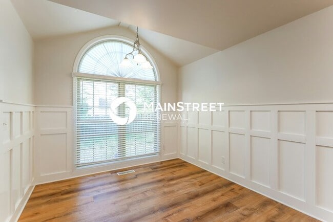 Building Photo - 3 Bedroom Pet-Friendly Home in Shelbyville, KY with Main Street Renewal