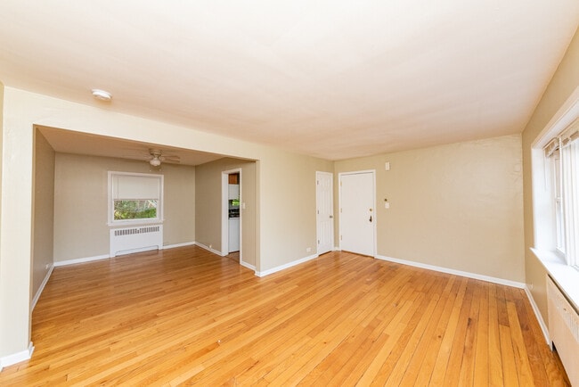Building Photo - 233 Custer Ave