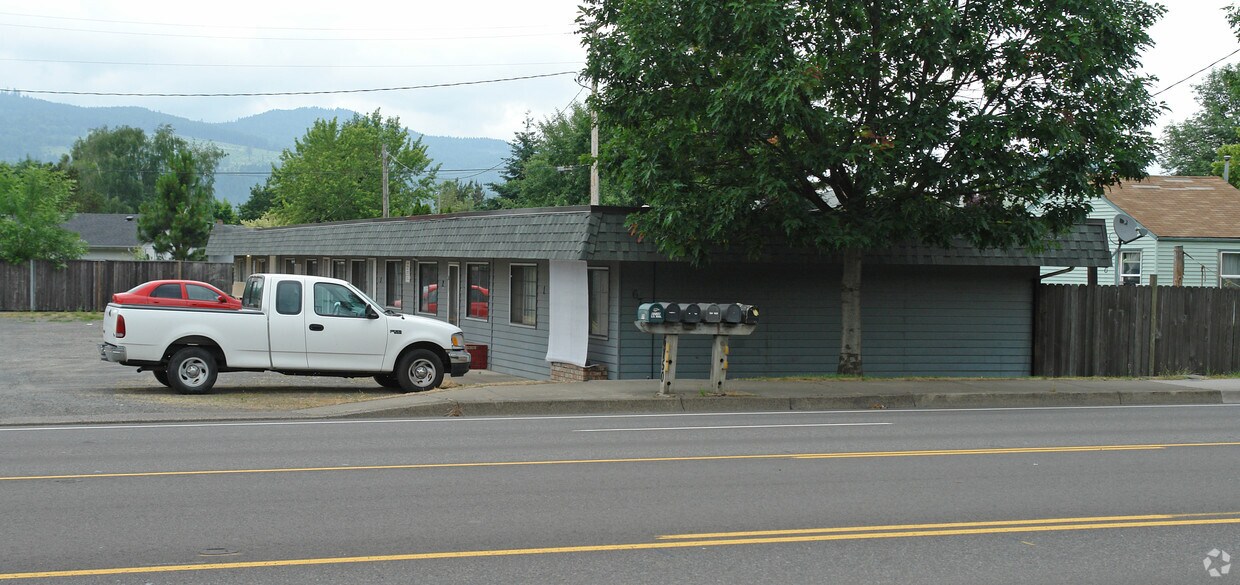 Building Photo - 6750 Main St