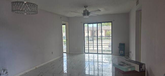 Foto del edificio - 900 NE 209th Terrace