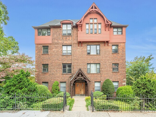 Foto del edificio - 111 Sagamore Rd
