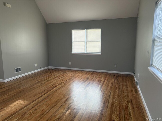 Foto del edificio - 85 Smithtown Blvd