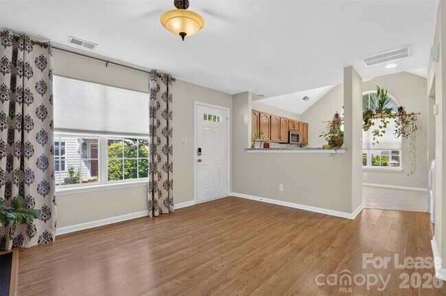Foto del edificio - 9020 Roseton Ln